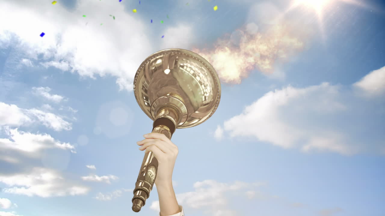 올림픽 불꽃을 들고 있는 여성의 손