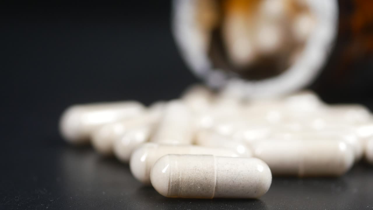 어두운 표면에 색