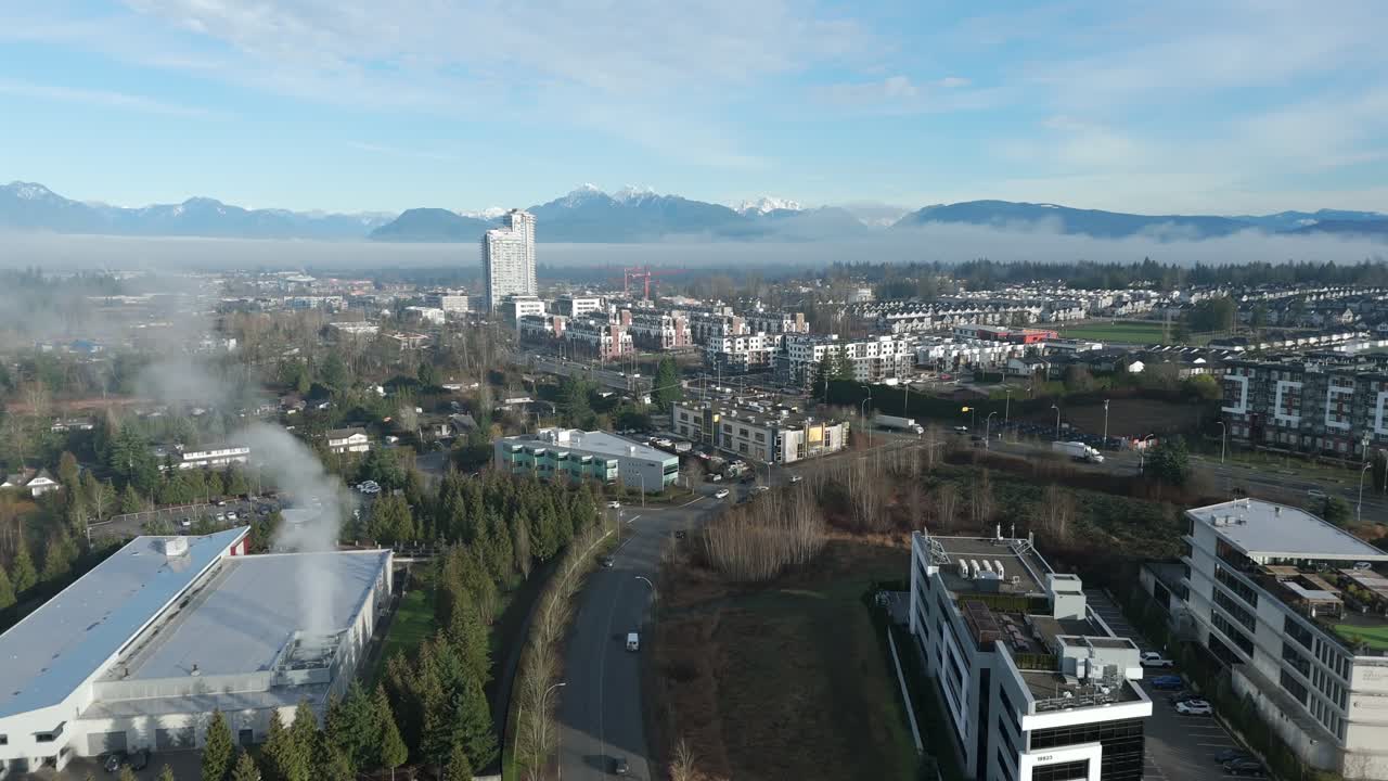 Centro de la ciudad en el Municipio de Langley en Columbia Británica, Canadá. Toma aérea con dron.