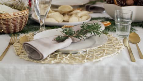 Empty-plate-for-guest-at-Christmas-Eve