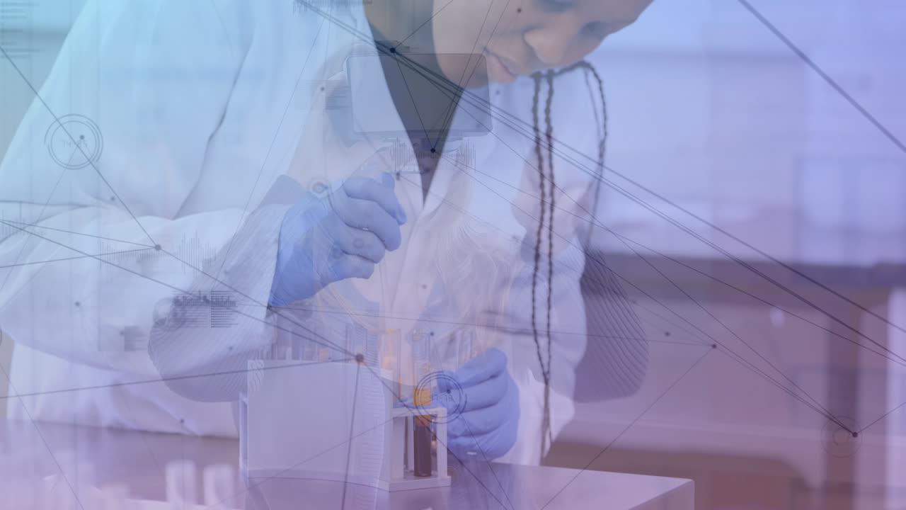 animación de la red de conexiones sobre el empresario que trabaja en la oficina