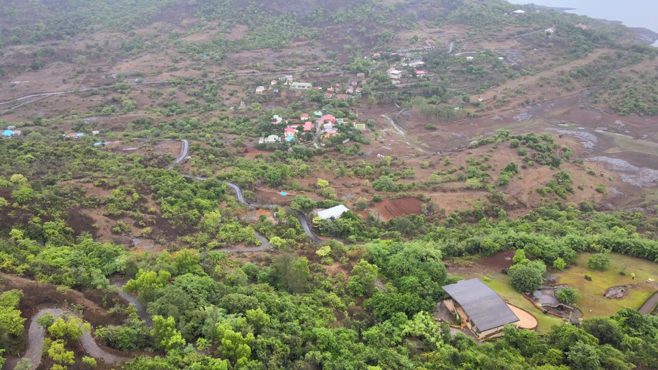 강 비오는 세소네 드론 샷 조감도 근처의 작은 마을