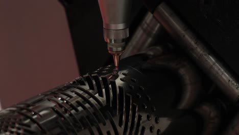 corte láser cnc de metal, tecnología industrial moderna.