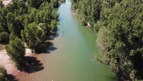 Antenne:-Fliegen-über-Einen-Fluss-In-Den-Französischen-Alpen