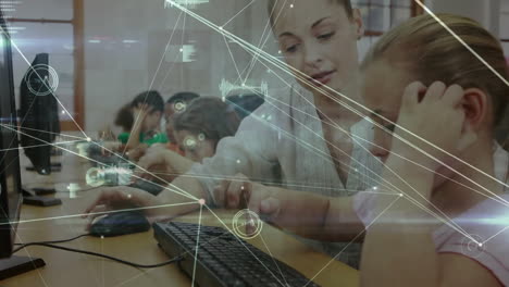 animación de puntos conectados e íconos gráficos sobre profesor caucásico ayudando a una niña a usar la computadora