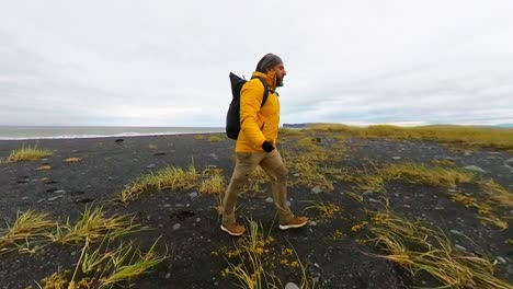 Reynisfjara-Black-Beach-Island-Oder-Black-Beach-Vík