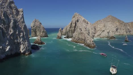 toma aerea del arco de los cabos y la playa del divorcio, arco de los cabos, baja california sur