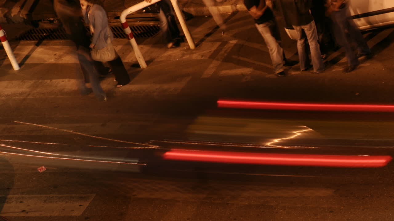 multitud fuera del club 02