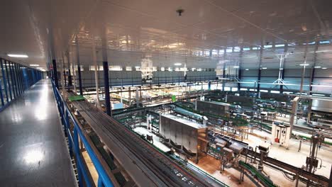 Wide-shot-of-a-beer-bottling-factory