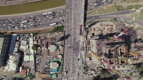 Israelis-Blockieren-Als-Demonstration-Gegen-Die-Regierung-Eine-Straße-Auf-Einer-Zentralen-Brücke-In-Tel-Aviv