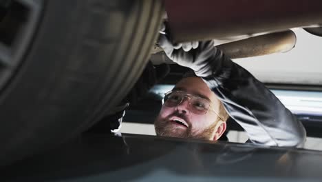 Garage-mechanic-wheel-balancing-and-alignment-on-a-car-wheel-at-a-repair-shop,-luxury-car-wheel-balancing-and-alignment