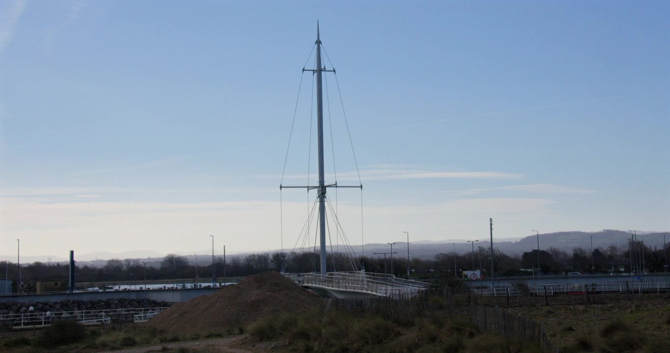 Totalbillede af Pont y Ddraig, Dragebroen, ved Horton's Nose Naturreservat og Rhyl havn