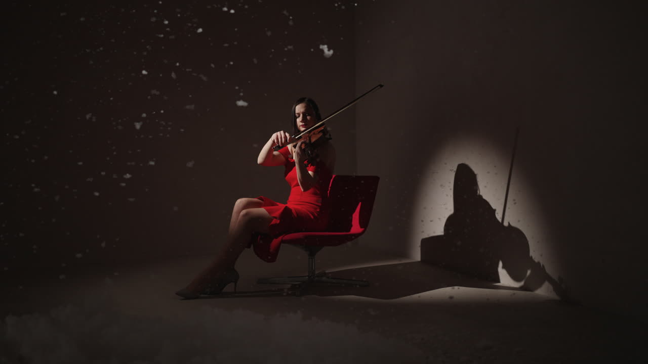 빨간 드레스를 입고 바이올린을 연주하는 여성, 스튜디오 설정