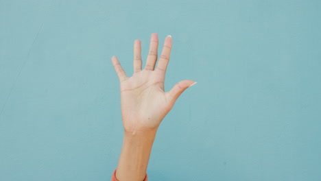 Countdown-fingers-or-hand-gesture-on-a-mockup-blue