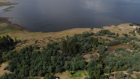 Vista-Aérea-De-Drones-De-La-Laguna-Guatavita-En-Colombia