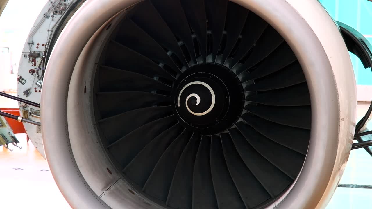aereo, pulizia, lavaggio, hangar, lavoratore, acqua dolce, sapone a schiuma, aereo, jet, aereo, aereo di linea, compagnia aerea turca covid