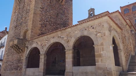 Iconic-Torre-de-Bujaco-tower-in-Cáceres,-Spain,-historic-charm-from-street-level
