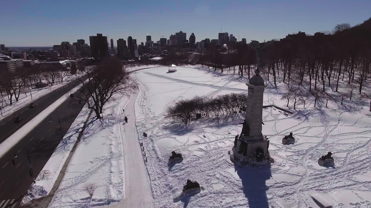 AERIAL SHOT MONTRÉAL SKYLINE