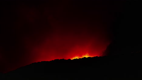 lapso de tiempo del incendio en gibraltar, españa en septiembre de 2023 por la noche