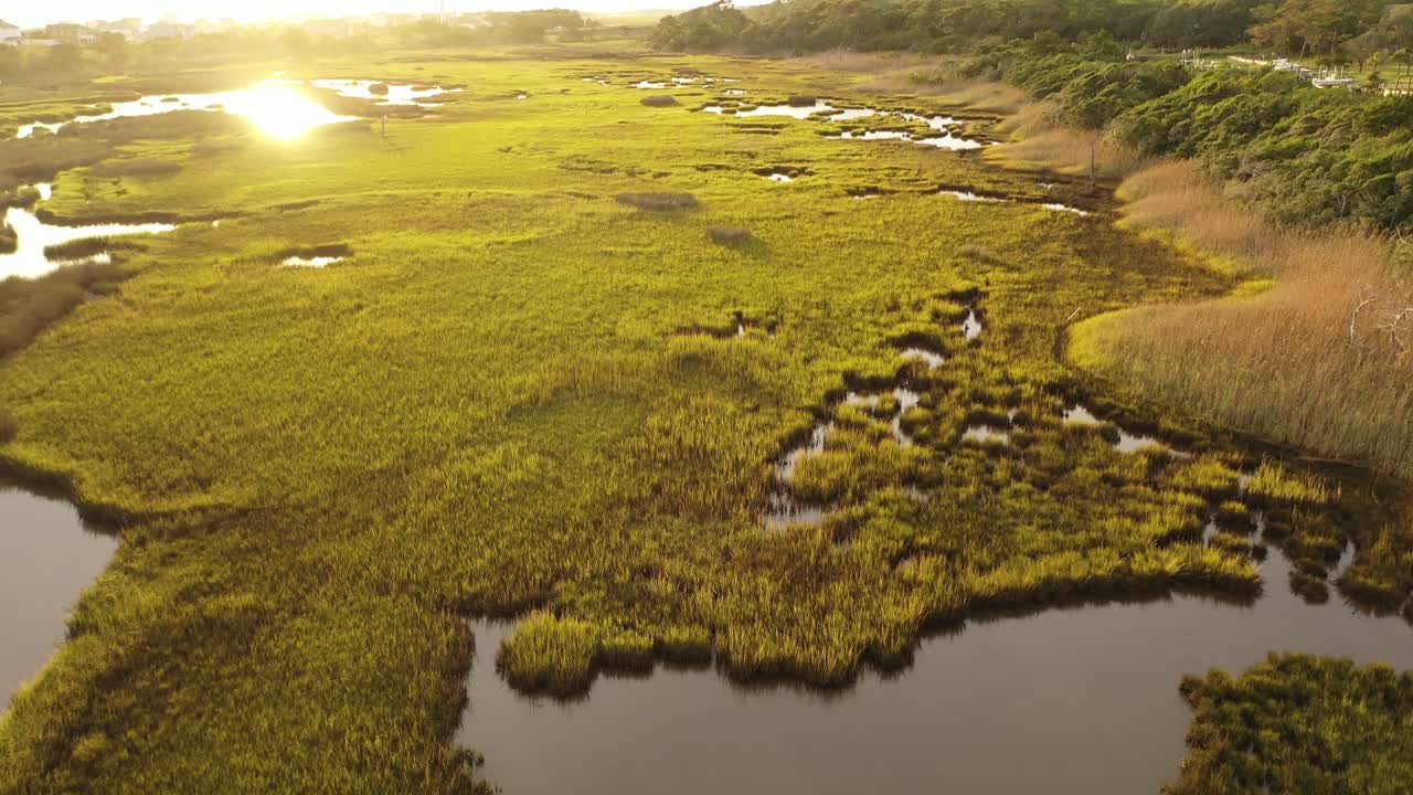 Volo al tramonto a Oak Island Beach, Carolina del Nord
