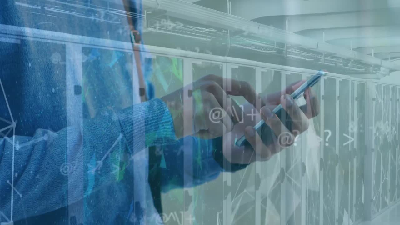 animación de un hombre usando un teléfono inteligente a través de un servidor de computadora