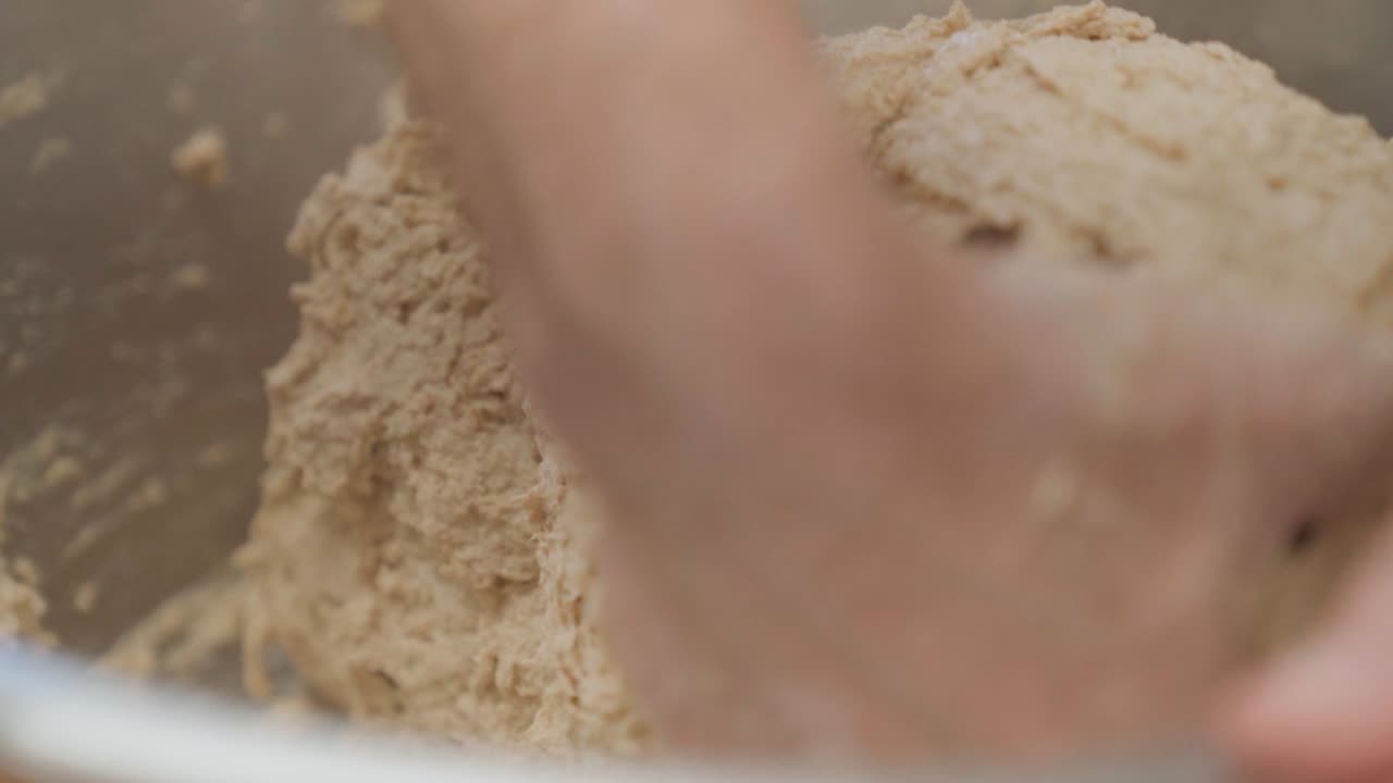 소금  반죽은 그에 고, 손에 클로즈업