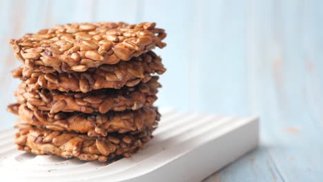 galletas de semillas de girasol apiladas