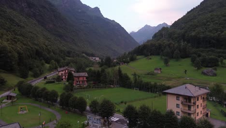 Las-Casas-De-Montaña-En-Fiumenero-Pueden-Ser-Una-Forma-Diferente-De-Viajar