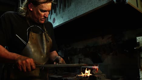 Blacksmith-working-on-a-iron-rod