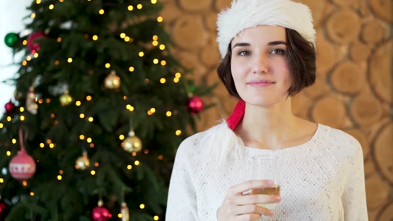 페인 으로 크리스마스 를 축하 하는 여자