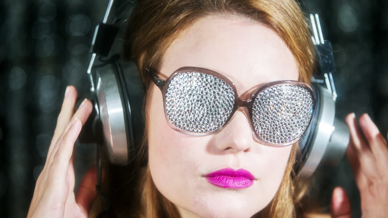 mujer discoteca gafas sm 4k 01