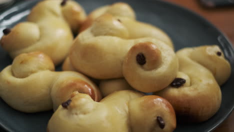 Weihnachtszeit-Lieblings-Schwedische-St.-Lucia-Safranbrötchen