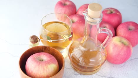 apple cider vinegar and apples