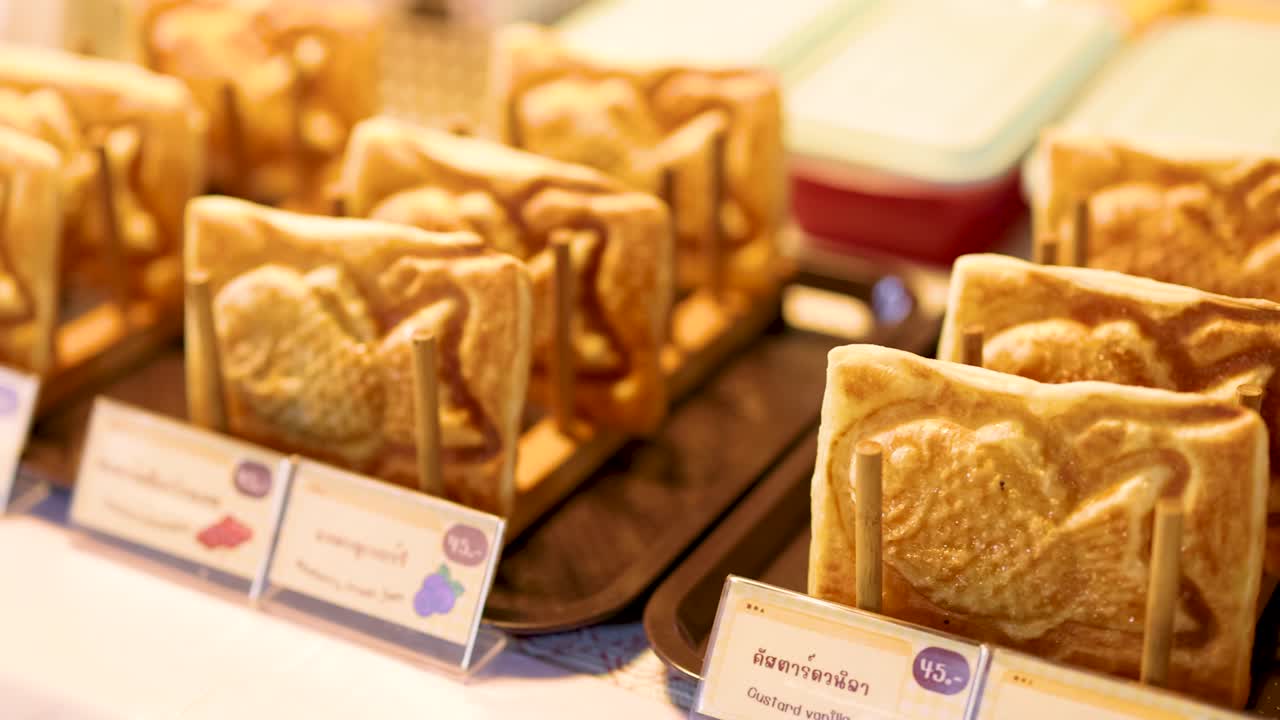 떠다니는 시장 에 전시 된 타야키 간식