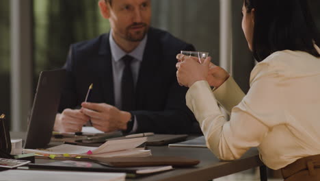 Woman-at-the-lawyer's-office