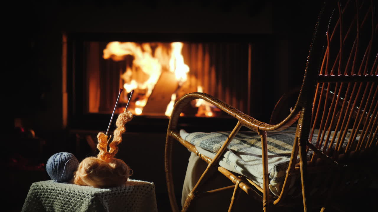 따뜻한 겨울 저녁을 위한 장소 - 흔들의자와 바느질 세트