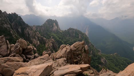 南韓西拉克山國家公園的山頂景觀