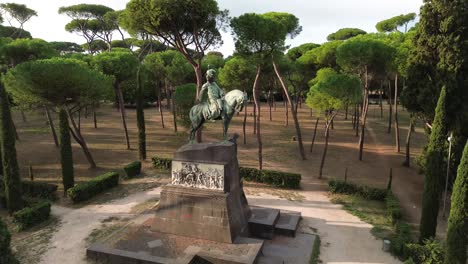 monumento al rey umberto i en villa borghese, un enorme parque en roma