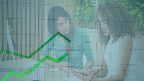 animación del procesamiento de datos financieros sobre diversas personas de negocios en la oficina