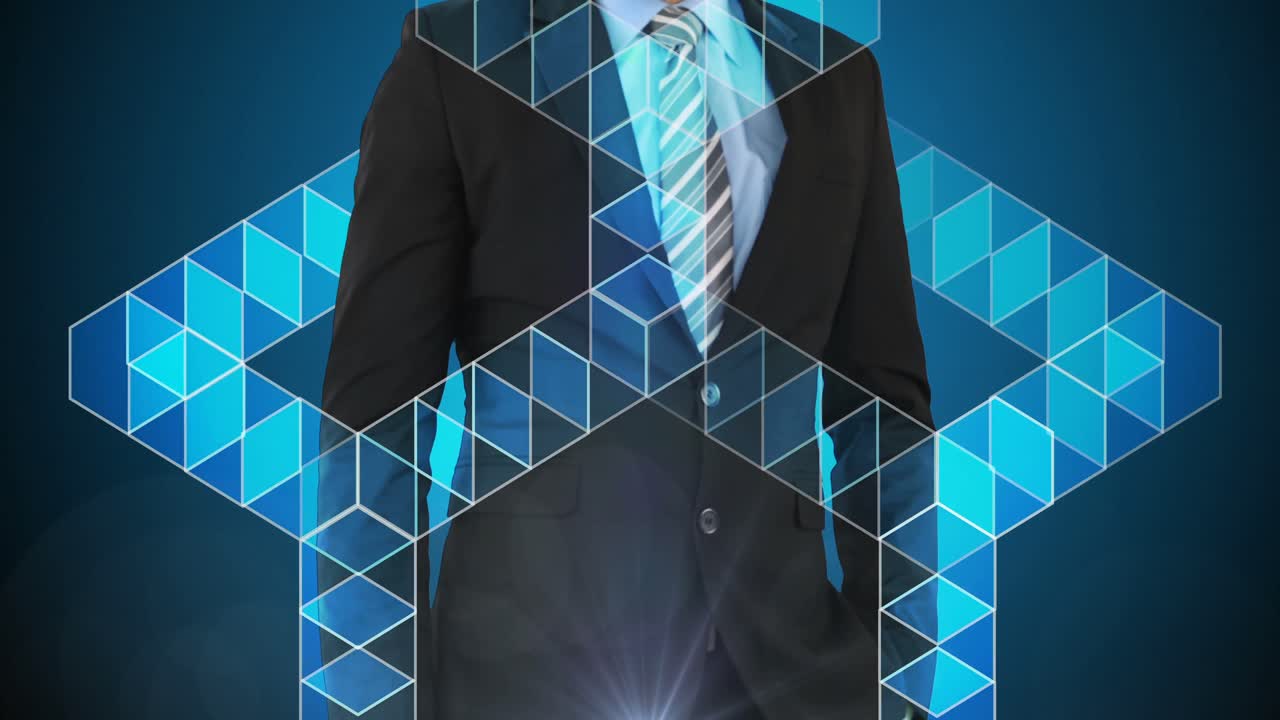 Uomo d'affari che tocca uno schermo con interfaccia digitale virtuale