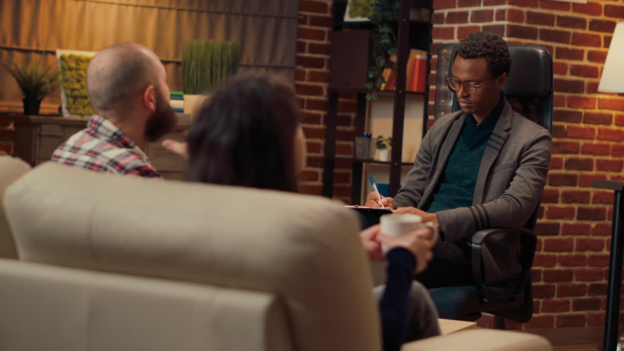 Psychologist consulting unhappy people with relationship problems