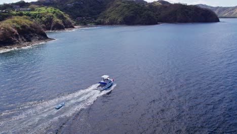 Actividades-Acuáticas-En-Costa-Rica,-En-Aguas-Tranquilas-Llenas-De-Paz-Y-Tranquilidad