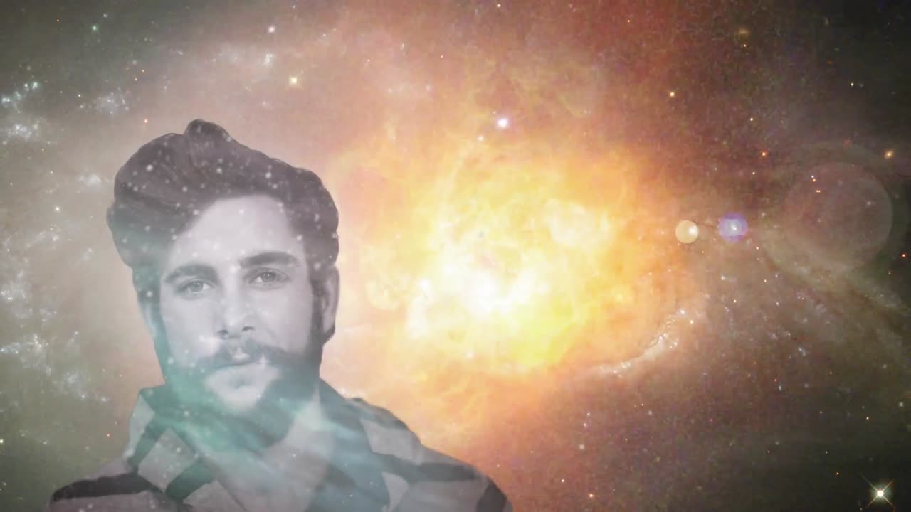 우주, 별, 빛나는 오렌지색 구름을 배경으로 한 사람의 초상화