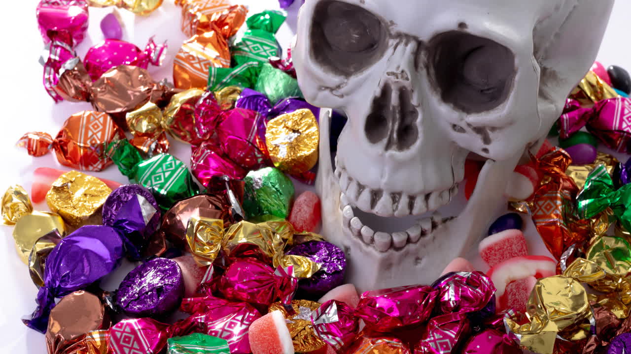 анимация сладостей на белом фоне