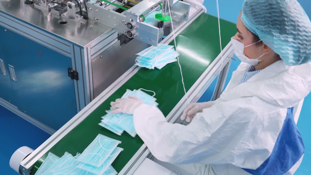 현대 공장에서 얼굴 마스크 생산 라인