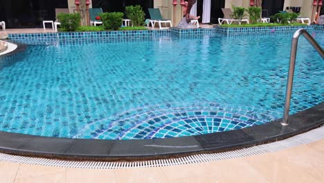 piscina de un hotel