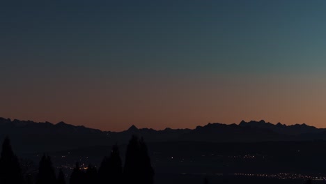 Timelapse-De-Los-Prealpes-Suizos-Durante-El-Anochecer