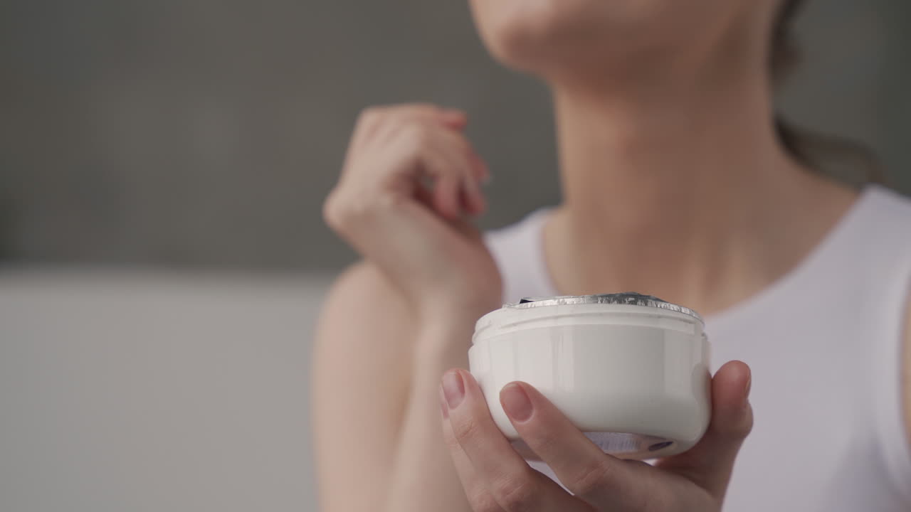 수분 크림 팟 디테일 1