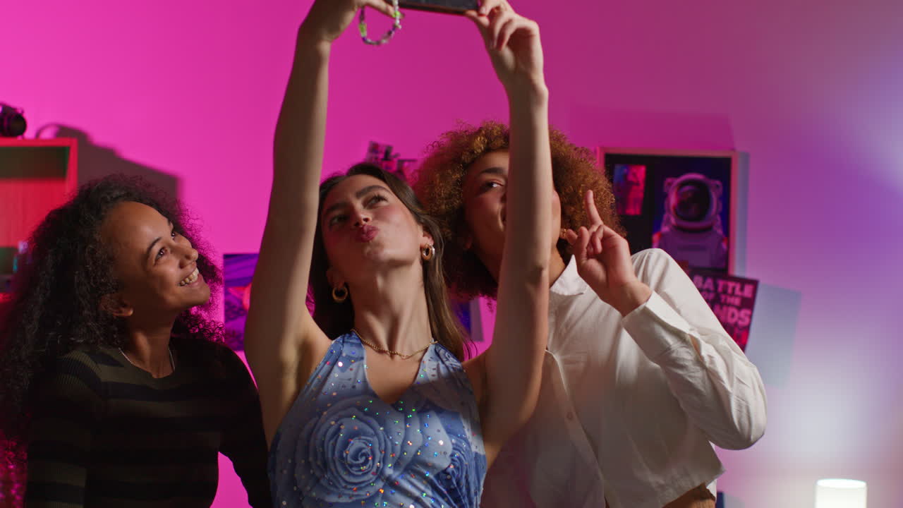 noche de chicas adolescentes