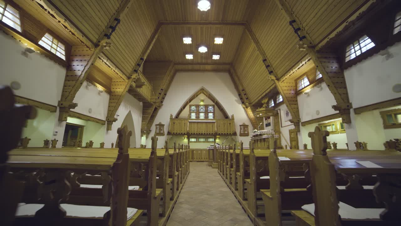 목조 교회 내부 산책, 헝가리